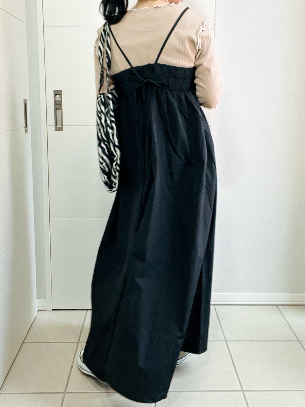 「春服コーデ、大人女子、カジュアル、きれいめカジュアル、ワンピースコーデ、アンジーヴィンテージ、ANGIE VINTAGE、Angie、キャミワンピース、プチプラコーデ、ローファー、低身長、低身長コーデ、低身長女子、キャミワンピ」｜「tiptopのシアージャガードバンドカラーシャツ（シャツ/ブラウス、ホワイト系）」を使った、❁⃘asa❁⃘さん（レディース・150cm）の春コーディネートの5枚目の写真