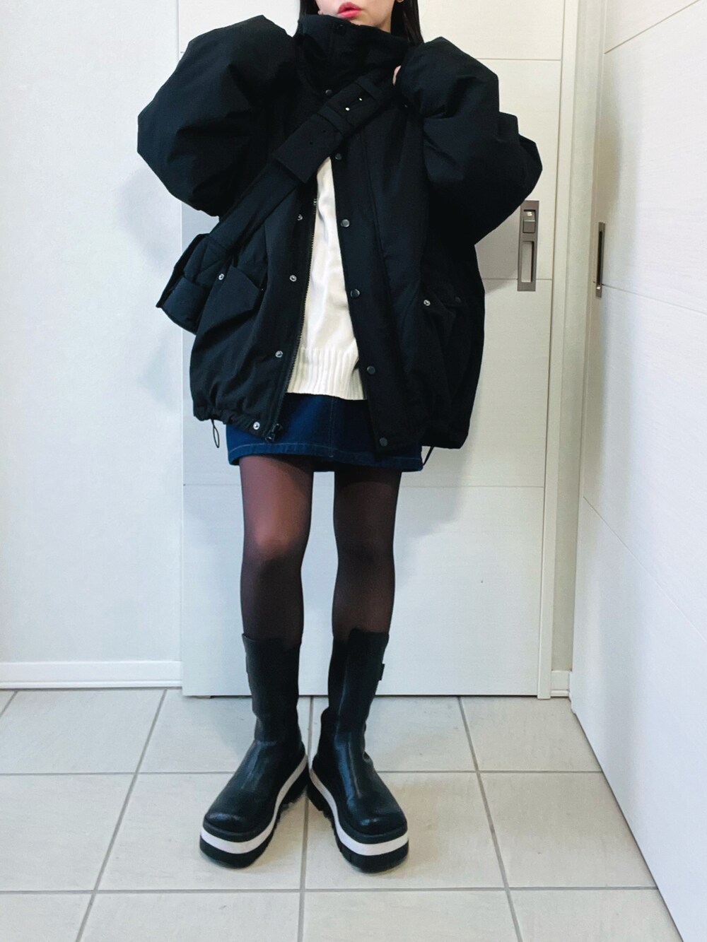 「冬コーデ、クリスマスに着たい服、マイベストコーデ2024、カジュアルスタイル、オトナ女子、デニムスカート、ミドルブーツ、モンスターパーカー、モンスターコート、tiptop_pocket、tipコーデ、tiptop、低身長、低身長コーデ、低身長女子」|「tiptopの【ZOZO限定アイテム】モンスタースタンドブルゾン(ブルゾン、ブラック系)」を使った、❁⃘asa❁⃘さん(レディース・150cm)の冬コーディネートの5枚目の写真