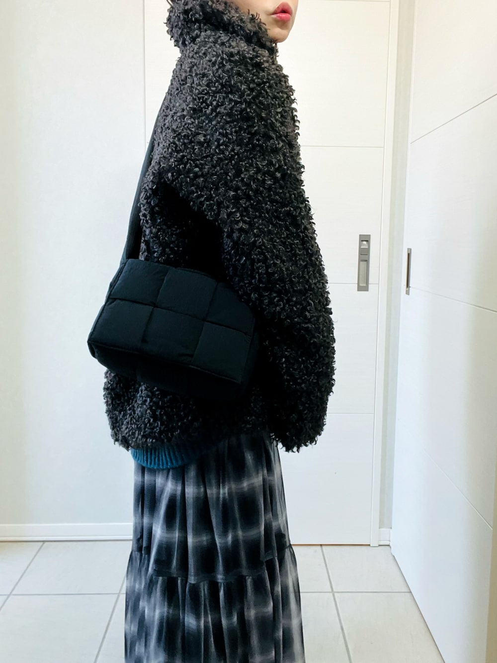 「プチプラ、プードルファー、冬アウター、休日スタイル、チェックスカート、ニット、ゆるコーデ、低身長女子、低身長、低身長コーデ、tiptop_pocket、tiptop、tipコーデ」|「tiptopの【LONG/FREE、丈が選べる2サイズ】プードルファーブルゾン(ブルゾン、グレー系)」を使った、❁⃘asa❁⃘さん(レディース・150cm)の冬コーディネートの3枚目の写真