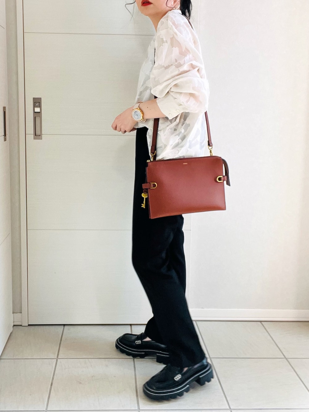 「フォーシー、for/c、forc、シンプルコーデ、パンツスタイル、休日スタイル、大人コーデ、春夏コーデ、オトナカジュアル、オトナ女子、低身長、低身長コーデ、低身長女子、カジュアル、スラックス」｜「tiptopのシアージャガードバンドカラーシャツ（シャツ/ブラウス、ホワイト系）」を使った、❁⃘asa❁⃘さん（レディース・150cm）の春コーディネートの5枚目の写真