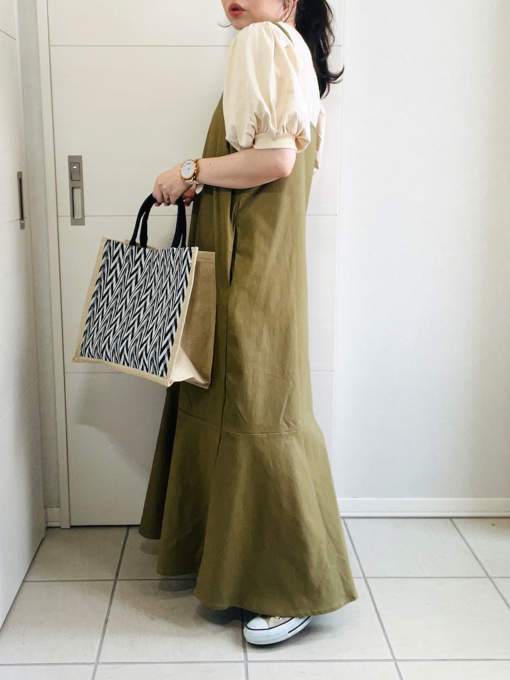 「夏コーデ、大人コーデ、オトナカジュアル、キャミワンピ、Crisp、Crispコーデ、crisp_style、Fizz、フィズ、riberry、riberry_snap、リベリー、低身長、低身長コーデ、低身長女子」｜「CrispのパフスリーブTシャツ（Tシャツ/カットソー、ベージュ系）」を使った、❁⃘asa❁⃘さん（レディース・150cm）の夏コーディネートの4枚目の写真