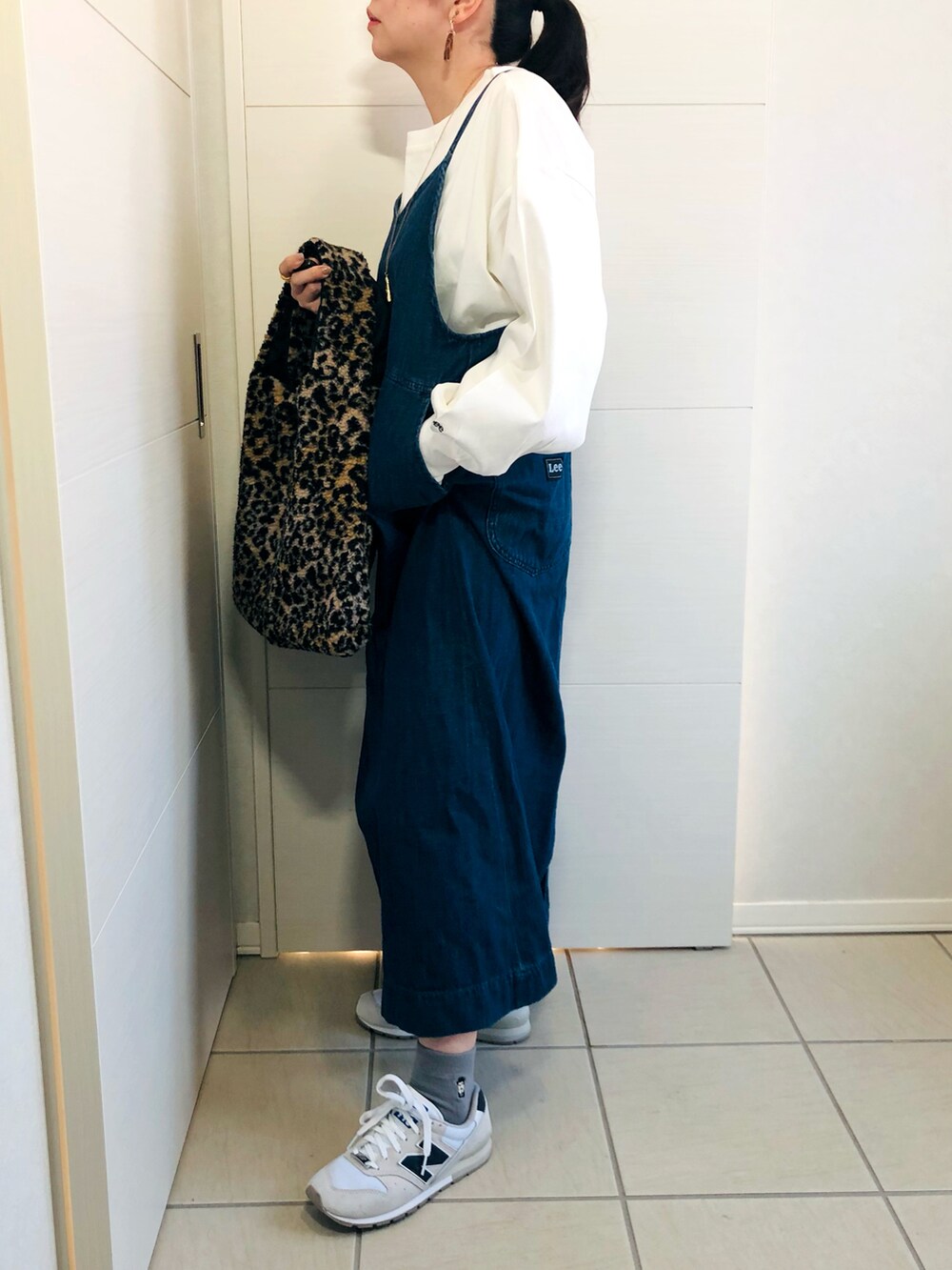 「レオパード、New Balance、ボア、ニューバランス、LEE、キルティングジャケット、サロペットスカート、低身長、低身長コーデ、オトナカジュアル、オトナ女子、低身長女子、leejapan、ECRIRE、エクリール」|「ECRIREの【miho.a.nicoコラボ】キルティングジャケット(ノーカラージャケット、ホワイト系)」を使った、❁⃘asa❁⃘さん(レディース・150cm)の秋コーディネートの4枚目の写真