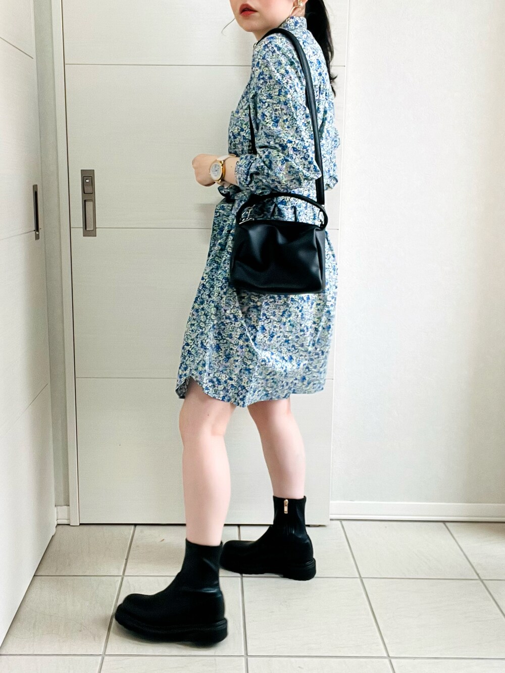 「大人可愛い、オトナカジュアル、きれいめカジュアル、低身長コーデ、低身長女子、低身長、To b. by agnes b.、トゥービーバイアニエスベー、大人コーデ、フラワー柄、花柄、フェミニン、シャツワンピース、ワンピースコーデ、春コーデ」｜「To b. by agnes b.のWEB限定 WT62 DRESS ブルーミングフラワードレスミニ（シャツワンピース、ブルー系）」を使った、❁⃘asa❁⃘さん（レディース・150cm）の春コーディネートの5枚目の写真