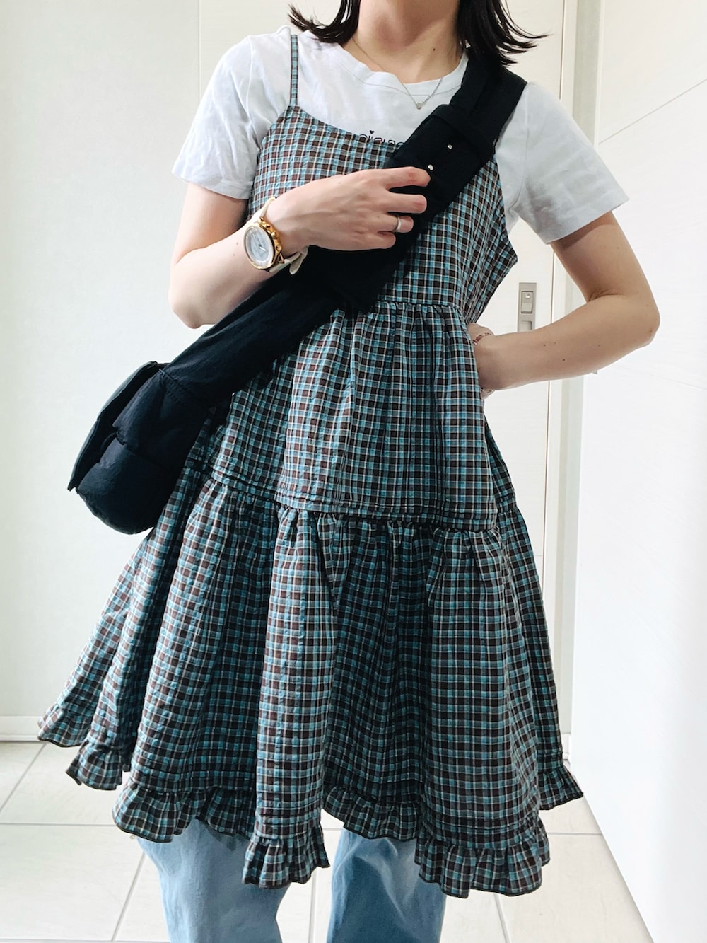 「レイヤードスタイル、キャミワンピ、チェック、おでかけコーデ、カジュアルスタイル、低身長、低身長コーデ、低身長女子、tiptop_pocket、tipコーデ、デニム」|「tiptopの【新色登場】チェック/コットンフリルキャミミニワンピース(ワンピース、ブルー系)」を使った、❁⃘asa❁⃘さん(骨格ストレート・レディース・150cm)の夏コーディネートの3枚目の写真