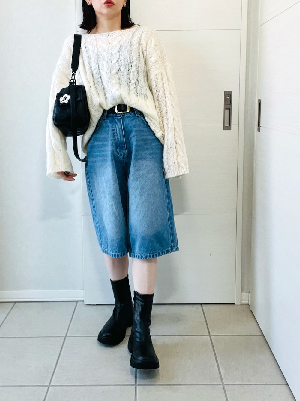 「ニット、tiptop_pocket、tipコーデ、秋服準備はじめました、ハーフパンツ、ショートブーツ、おでかけコーデ、オトナカジュアル、低身長、低身長女子、低身長コーデ」｜「tiptopのシアーケーブルBIGニット（ニット/セーター、ホワイト系）」を使った、❁⃘asa❁⃘さん（骨格ストレート・レディース・150cm）の夏コーディネートの4枚目の写真