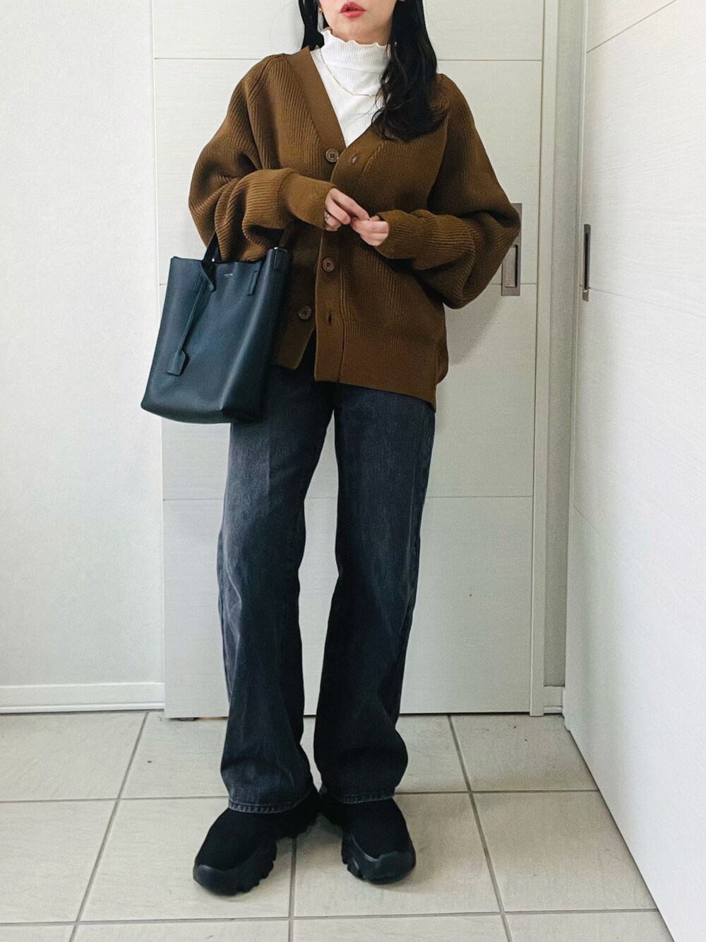 「デニム、レイヤードスタイル、秋コーデ、キレイめカジュアル、秋服コーデ、休日スタイル、ブラウン、低身長女子、低身長、低身長コーデ、tiptop_pocket、tiptop、tipコーデ、プチプラ」|「tiptopのテレコハイネックカットソー(Tシャツ/カットソー、ホワイト系)」を使った、❁⃘asa❁⃘さん(レディース・150cm)の秋コーディネートの2枚目の写真