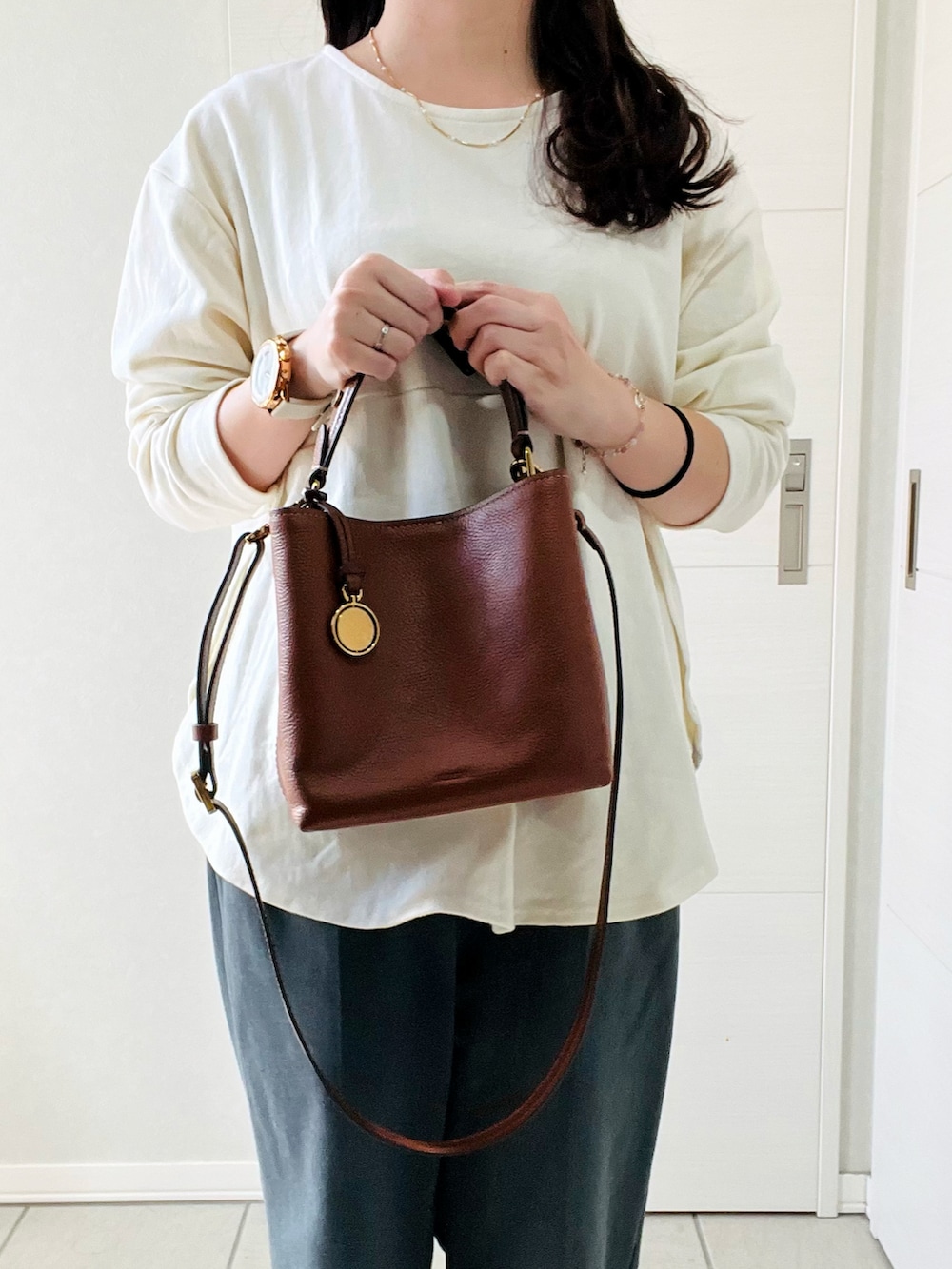 「秋っぽコーデ更新中、秋服準備はじめました、秋コーデ、ブーツ、スラックス、ブラウン、ブラウン色に染まれ、キレイめ、シンプルコーデ、低身長、低身長コーデ、低身長女子、Fossil、FOSSILSTYLE、フォッシル」｜「FOSSILのJessie Crossbody ZB11002200（ショルダーバッグ、ブラウン系）」を使った、❁⃘asa❁⃘さん（レディース・150cm）の秋コーディネートの2枚目の写真