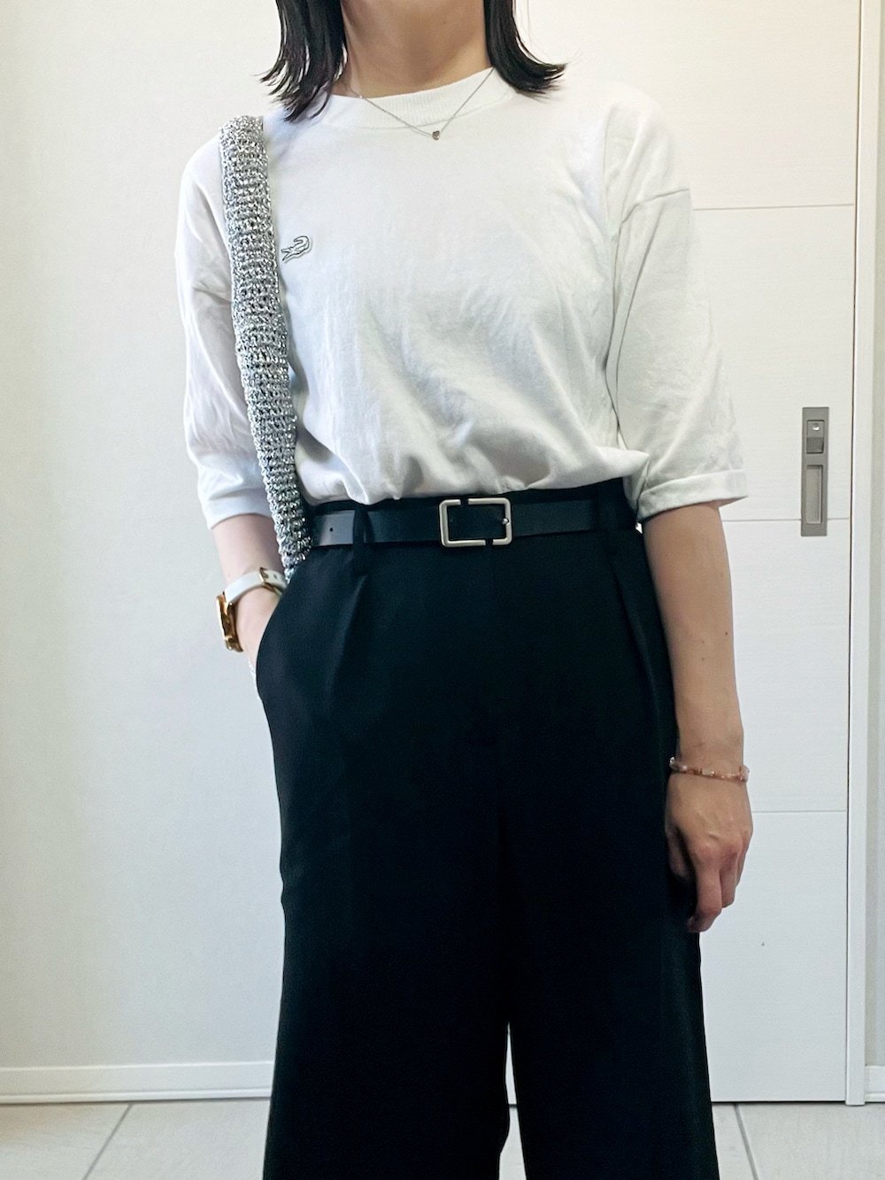 「ラコステ、LACOSTE、ガウチョパンツ、ハーフパンツ、フラットシューズ、スタッズ、モノトーン、シンプルコーデ、低身長、低身長コーデ、低身長女子、キラキラバッグ」｜「LACOSTEのハイストレッチコットンニット半袖Tシャツ（Tシャツ/カットソー、ホワイト系）」を使った、❁⃘asa❁⃘さん（レディース・150cm）の春コーディネートの2枚目の写真