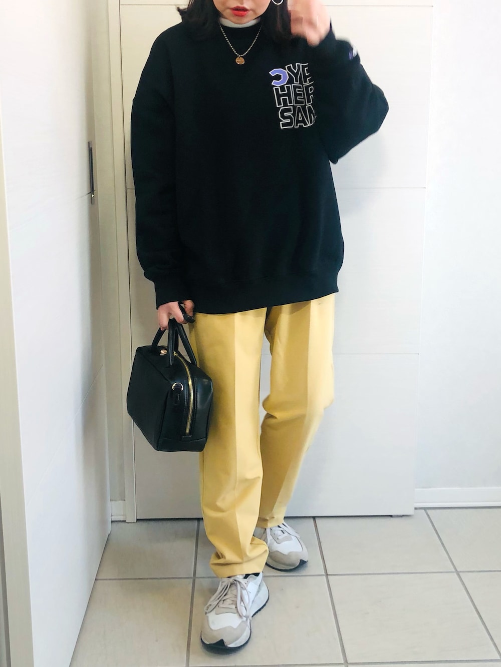 「私の推しブランド、冬コーデ、シンプル、オトナ女子、サイファーサム、サイファー、CYPHER3、CYPHER、韓国ファッション、ストリートカジュアル、低身長、低身長コーデ、低身長女子、カラーパンツ、ロゴスウェット」｜「CYPHER3の【60】CYPHER3/サイファーサム Duality <C> Logo Sweat（スウェット、ブラック系）」を使った、❁⃘asa❁⃘さん（レディース・150cm）の冬コーディネートの2枚目の写真