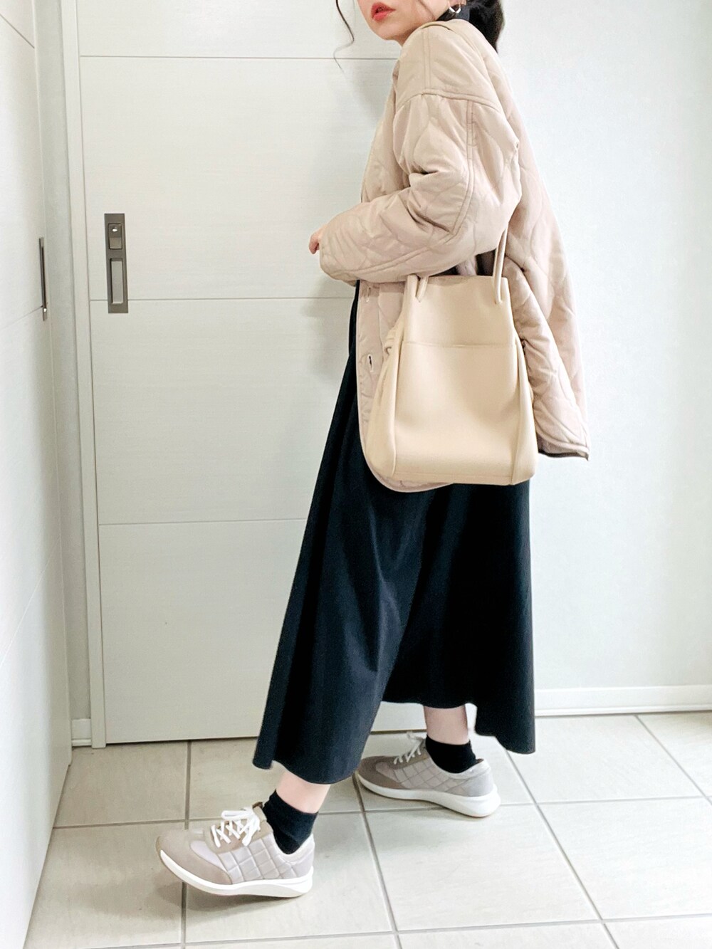 「ベージュ、cbcrestbridge、crestbridge、cbクレストブリッジ、シービークレストブリッジ、クレストブリッジ、tiptop、オトナカジュアル、休日スタイル、チェック柄、クラークス、clarks、低身長、低身長コーデ、低身長女子」｜「CB CRESTBRIDGEのベスト付きシャツワンピース（ワンピース、ブラック系）」を使った、❁⃘asa❁⃘さん（レディース・150cm）の秋コーディネートの4枚目の写真