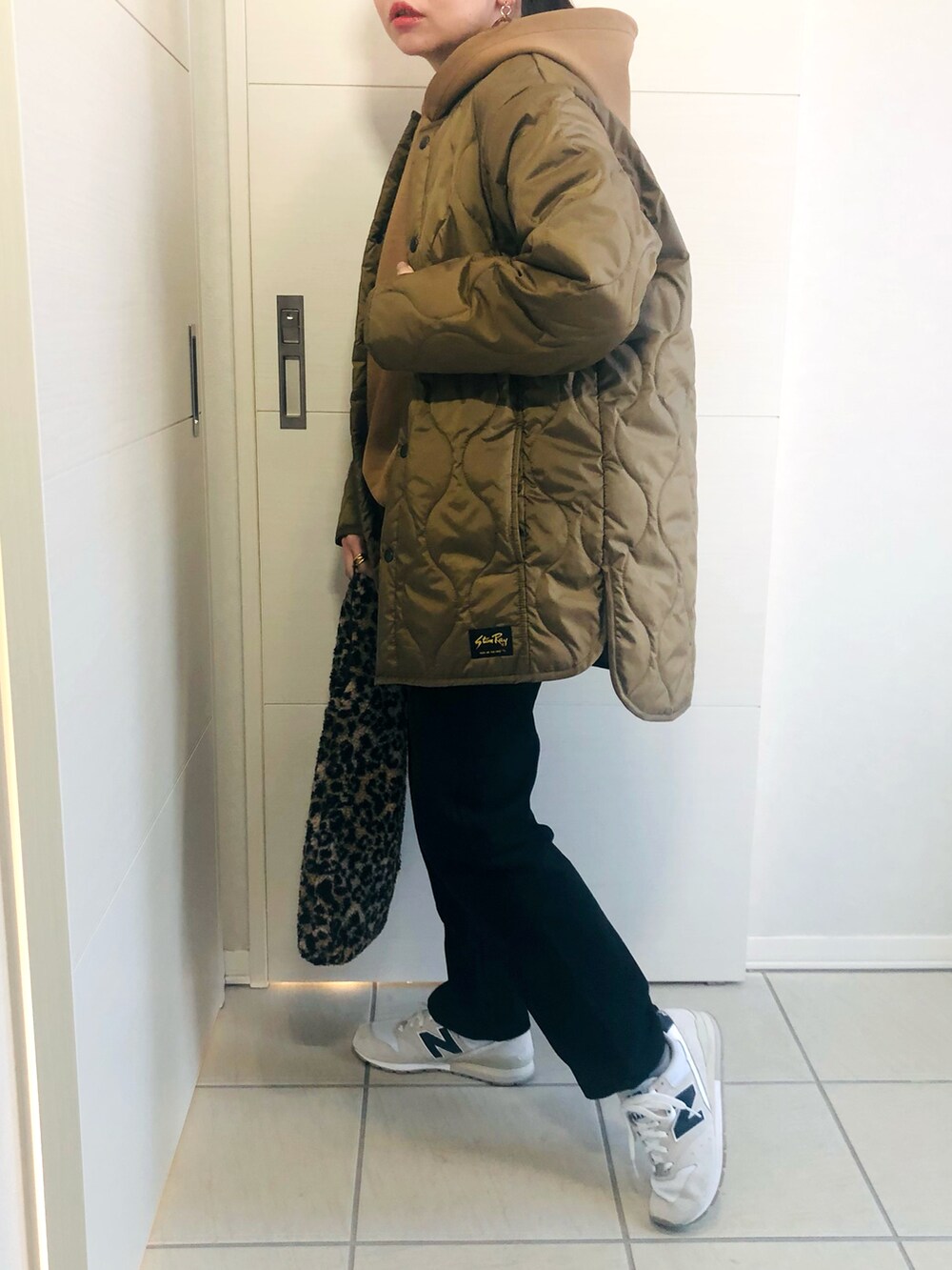 「レオパード、パーカー、New Balance、アーバンリサーチ、冬コーデ、大人カジュアル、休日スタイル、パンツスタイル、低身長、ラフコーデ、URBAN RESEARCH、低身長コーデ、キルトブルゾン、オトナ女子、低身長女子」｜「UR Lab.の【別注】【ユニセックス】Stan Ray×UR Lab.　キルトブルゾン（ブルゾン、ブラウン系）」を使った、❁⃘asa❁⃘さん（レディース・150cm）の冬コーディネートの2枚目の写真