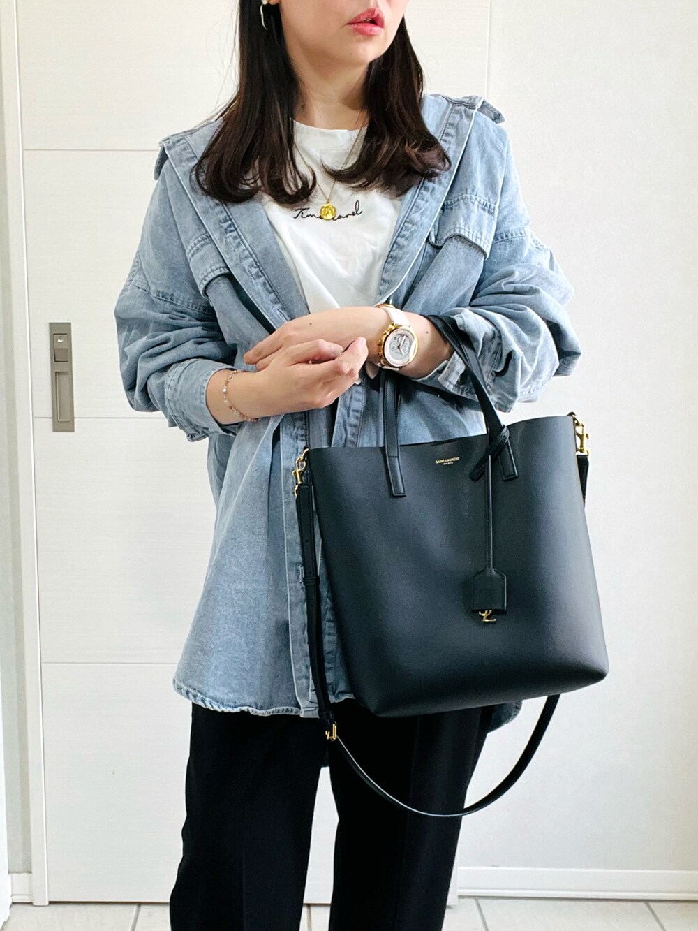 「アツいコーデ全部見せ、今日のコスメと服、秋服準備はじめました、大人カジュアル、パンツコーデ、シンプルスタイル、シンプルコーデ、大人コーデ、モノトーン、tiptop、tiptop_pocket、tipコーデ、低身長、低身長コーデ、低身長女子」|「tiptopのデニムBIGシャツジャケット(シャツ/ブラウス、ブルー系)」を使った、❁⃘asa❁⃘さん(レディース・150cm)の夏コーディネートの2枚目の写真