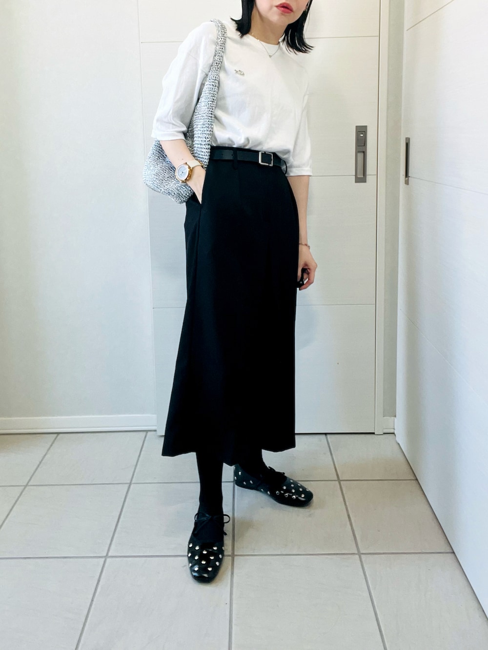 「ラコステ、LACOSTE、ガウチョパンツ、ハーフパンツ、フラットシューズ、スタッズ、モノトーン、シンプルコーデ、低身長、低身長コーデ、低身長女子、キラキラバッグ」｜「LACOSTEのハイストレッチコットンニット半袖Tシャツ（Tシャツ/カットソー、ホワイト系）」を使った、❁⃘asa❁⃘さん（レディース・150cm）の春コーディネートの4枚目の写真