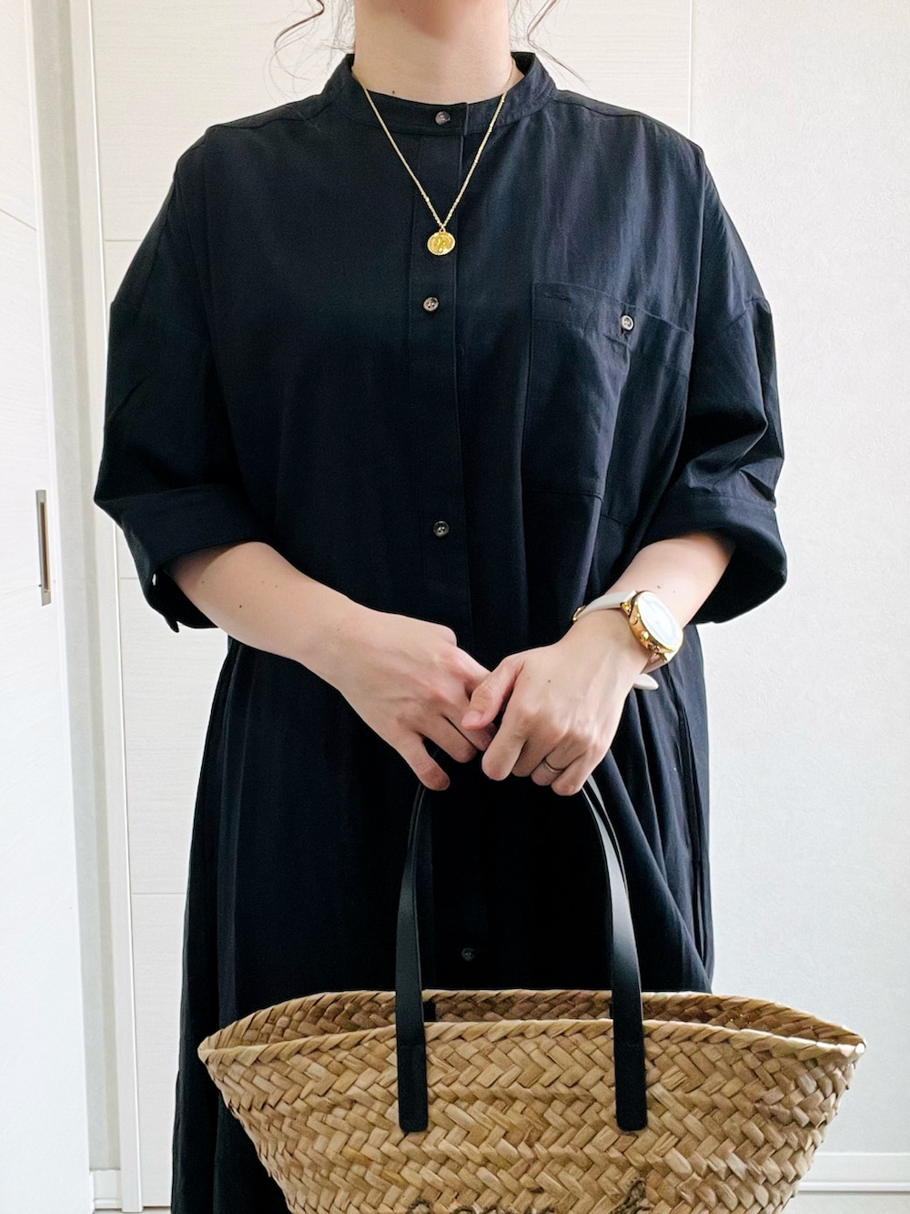 「アツいコーデ全部見せ、カジュアルコーデ、シンプル、夏コーデ、オトナカワイイ、ワンピーススタイル、低身長女子、低身長コーデ、低身長、オトナカジュアル、初秋コーデ、クリスプ、Crisp、Crispコーデ、crisp_style」｜「Crispのバンドカラーシャツワンピース[c2R3250]（シャツワンピース、ブラック系）」を使った、❁⃘asa❁⃘さん（レディース・150cm）の夏コーディネートの3枚目の写真