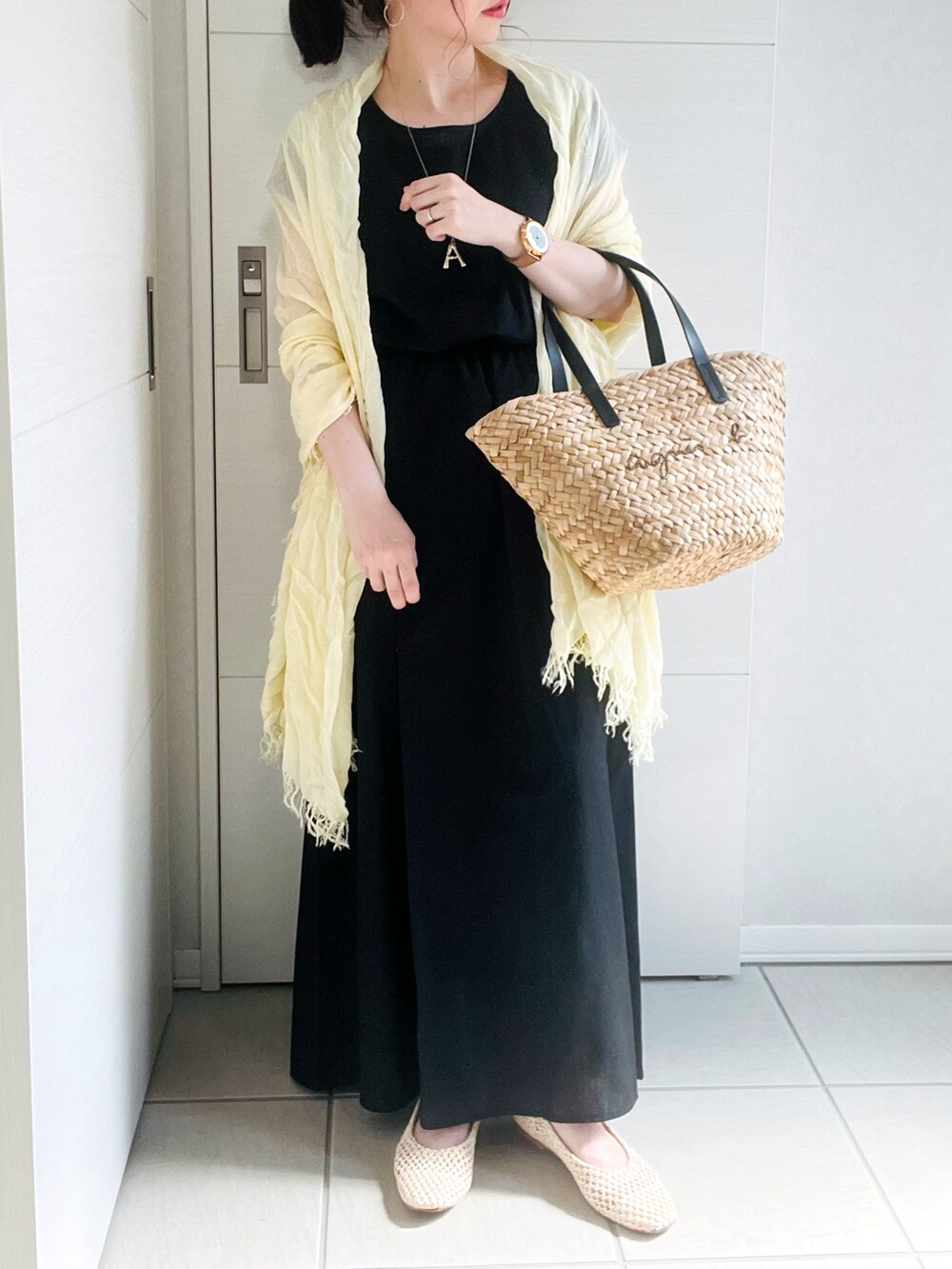 「きれいめカジュアル、オトナカワイイ、夏コーデ、おとなコーデ、ワンピース、urban research sonny label、Sonny　Label、サニーレーベル、アーバンリサーチサニーレーベル、低身長、低身長コーデ、低身長女子、ストール、かごバッグ、ブラックワンピース」｜「URBAN RESEARCH Sonny Labelの『UR TECH 高機能リネン』『Sサイズ/低身長向けも展開』リネン混ギャザーワンピース（ワンピース、ブラック系）」を使った、❁⃘asa❁⃘さん（レディース・150cm）の夏コーディネートの3枚目の写真