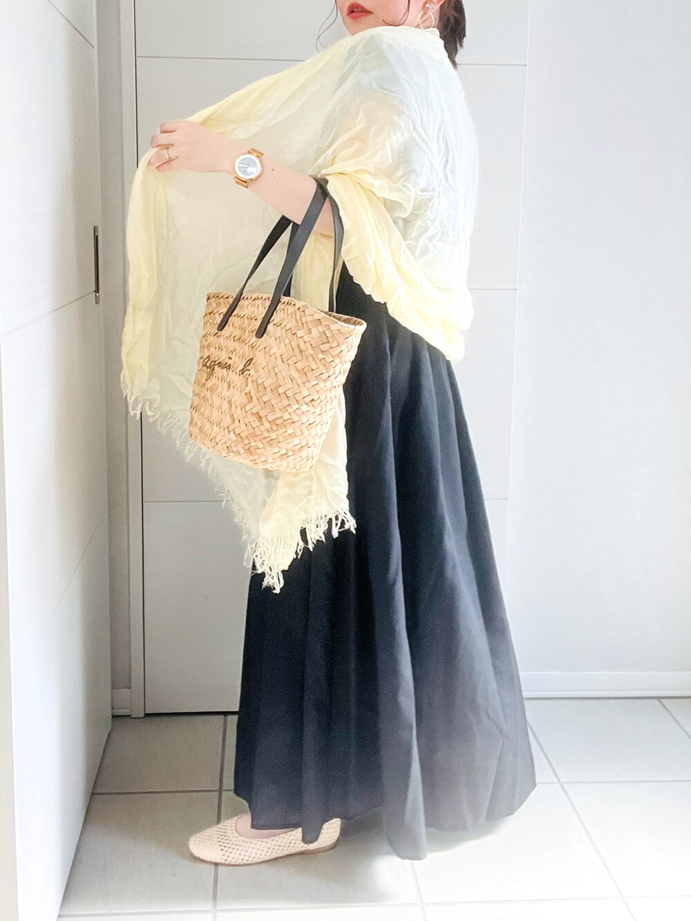 「きれいめカジュアル、オトナカワイイ、夏コーデ、おとなコーデ、ワンピース、urban research sonny label、Sonny　Label、サニーレーベル、アーバンリサーチサニーレーベル、低身長、低身長コーデ、低身長女子、ストール、かごバッグ、ブラックワンピース」｜「URBAN RESEARCH Sonny Labelの『UR TECH 高機能リネン』『Sサイズ/低身長向けも展開』リネン混ギャザーワンピース（ワンピース、ブラック系）」を使った、❁⃘asa❁⃘さん（レディース・150cm）の夏コーディネートの5枚目の写真