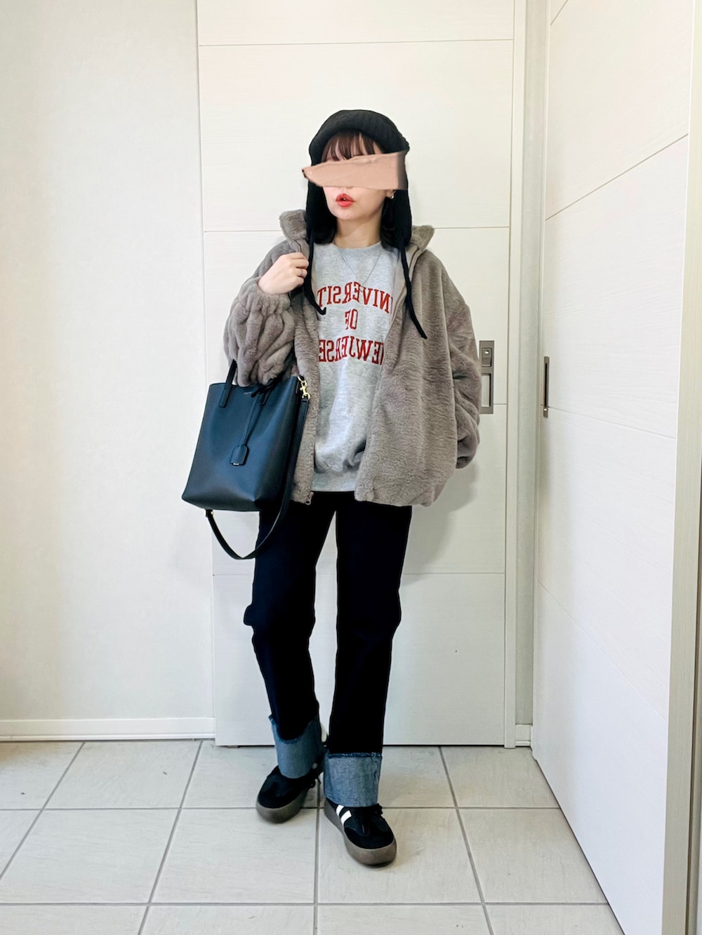 「フェイクファー、スタンドカラー、ブルゾン、Fizz、fizz_zozotown、フィズ、fizzコーデ、低身長、低身長コーデ、低身長女子、冬、カジュアル、ロールアップデニム、ロゴスウェット」｜「Fizzの【Fizz/フィズ】　フェイクファー　スタンドカラーブルゾン（ブルゾン、ブラウン系）」を使った、❁⃘asa❁⃘さん（レディース・150cm）の秋コーディネートの5枚目の写真