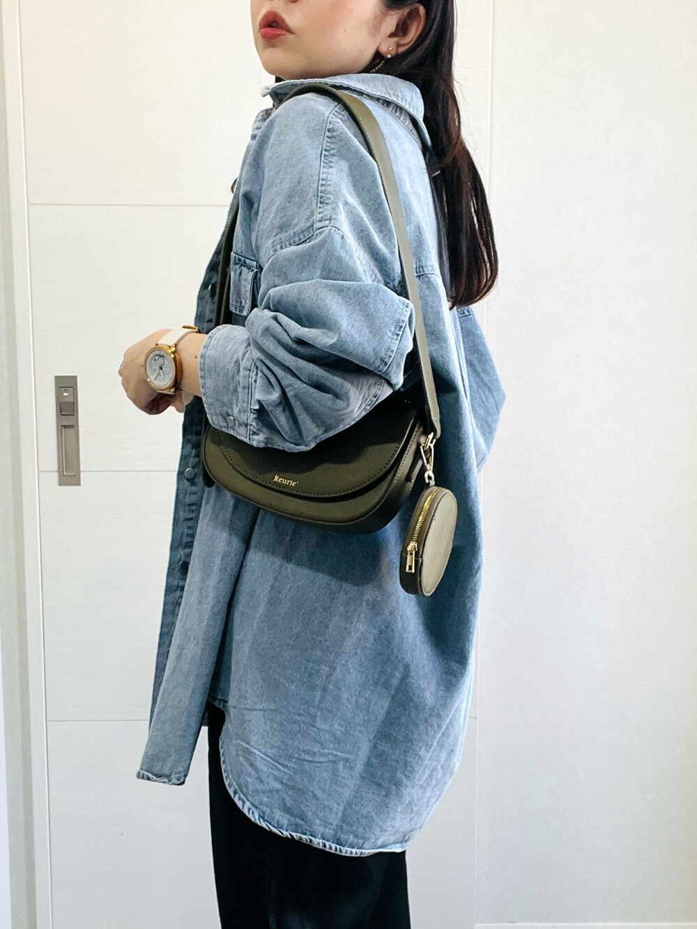 「オトナカジュアル、休日スタイル、楽チンコーデ、オトナ女子、初秋コーデ、reca、recaコーデ、レカ(reca)、イージーパンツ、サテンパンツ、低身長、低身長コーデ、低身長女子、プチプラ、秋」|「tiptopのデニムBIGシャツジャケット(シャツ/ブラウス、ブルー系)」を使った、❁⃘asa❁⃘さん(レディース・150cm)の夏コーディネートの3枚目の写真
