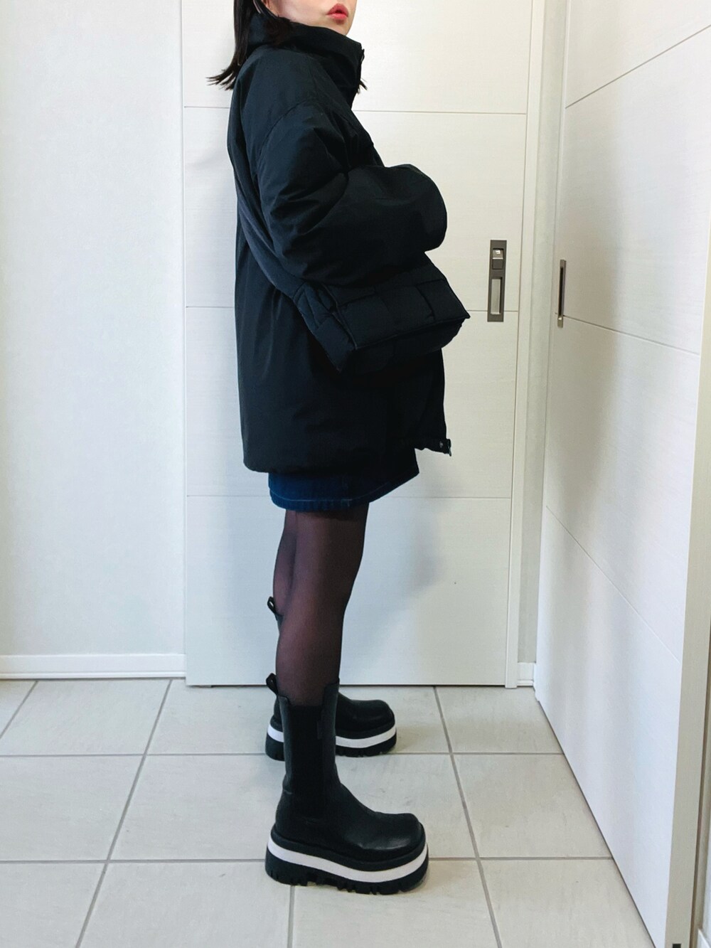 「冬コーデ、クリスマスに着たい服、マイベストコーデ2024、カジュアルスタイル、オトナ女子、デニムスカート、ミドルブーツ、モンスターパーカー、モンスターコート、tiptop_pocket、tipコーデ、tiptop、低身長、低身長コーデ、低身長女子」|「tiptopの【ZOZO限定アイテム】モンスタースタンドブルゾン(ブルゾン、ブラック系)」を使った、❁⃘asa❁⃘さん(レディース・150cm)の冬コーディネートの4枚目の写真