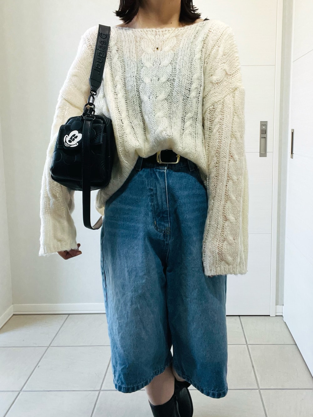 「ニット、tiptop_pocket、tipコーデ、秋服準備はじめました、ハーフパンツ、ショートブーツ、おでかけコーデ、オトナカジュアル、低身長、低身長女子、低身長コーデ」｜「tiptopのシアーケーブルBIGニット（ニット/セーター、ホワイト系）」を使った、❁⃘asa❁⃘さん（骨格ストレート・レディース・150cm）の夏コーディネートの2枚目の写真
