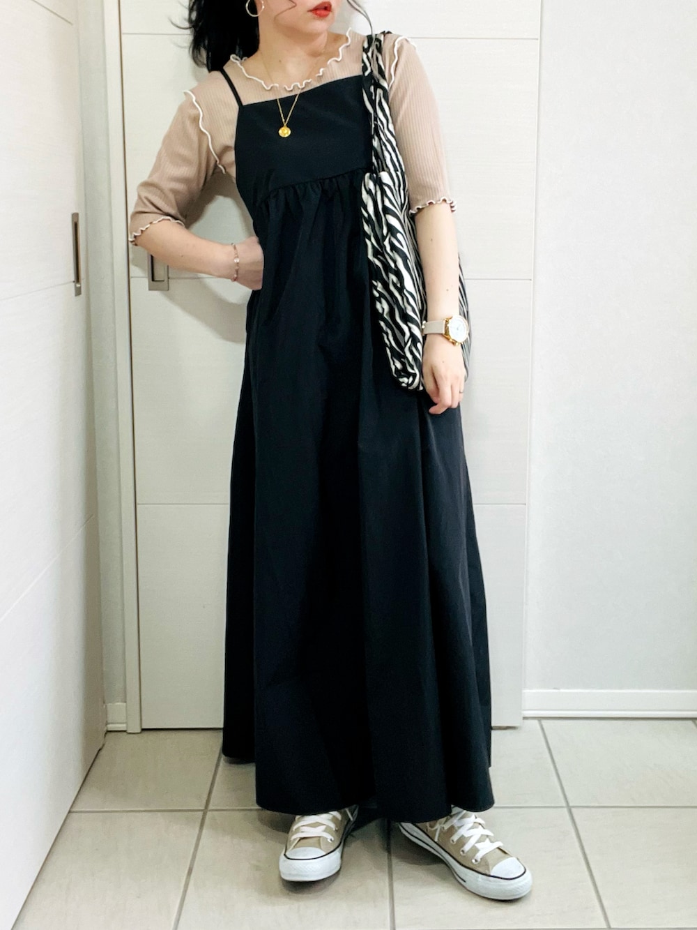 「春服コーデ、大人女子、カジュアル、きれいめカジュアル、ワンピースコーデ、アンジーヴィンテージ、ANGIE VINTAGE、Angie、キャミワンピース、プチプラコーデ、ローファー、低身長、低身長コーデ、低身長女子、キャミワンピ」｜「tiptopのシアージャガードバンドカラーシャツ（シャツ/ブラウス、ホワイト系）」を使った、❁⃘asa❁⃘さん（レディース・150cm）の春コーディネートの3枚目の写真