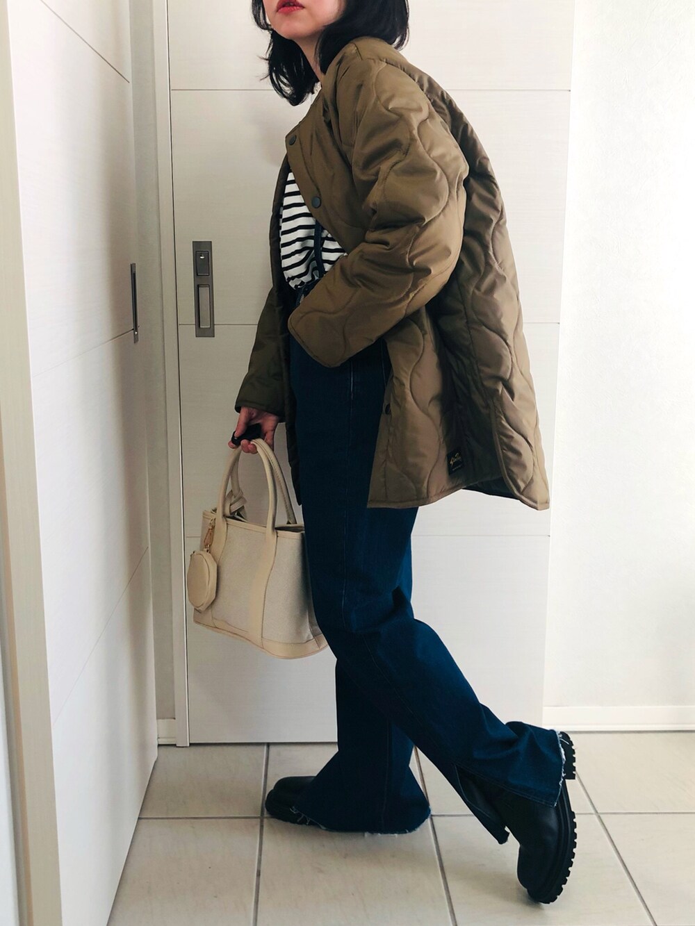 「大人カジュアル、オトナ女子、アーバンリサーチロッソ、URBAN RESEARCH ROSSO、私の推しブランド、デニム、低身長、低身長コーデ、低身長女子、ロデスコ、RODE SKO、ボーダー、キルティングジャケット、キャンバストート、大人コーデ」|「URBAN RESEARCH ROSSOの【別注】Lee×ROSSO SUSPENDER DENIM PANTS(デニムパンツ、ブルー系)」を使った、❁⃘asa❁⃘さん(レディース・150cm)の冬コーディネートの4枚目の写真