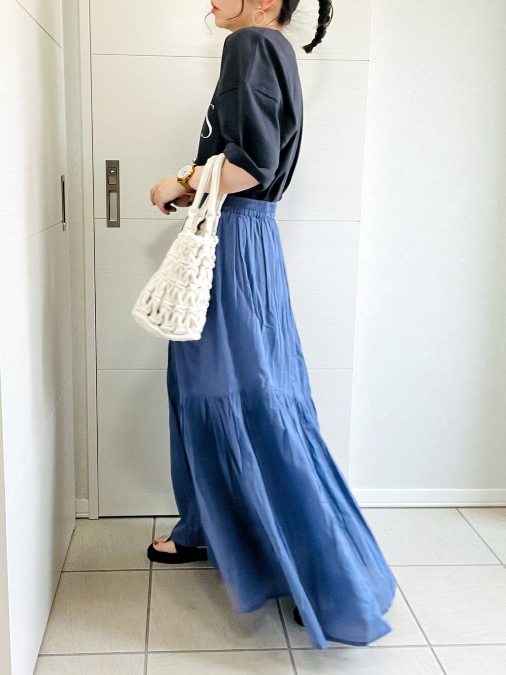 「夏コーデ、urban research sonny label、サニーレーベル、Sonny Label、ロングスカート、シンプルコーデ、大人カジュアル、オトナ女子、カラー×コーデ、着回しコーデ、低身長、低身長コーデ、低身長女子、ロゴT、Tシャツ」|「DISCOATのMONSプリントTシャツ(Tシャツ/カットソー、グレー系)」を使った、❁⃘asa❁⃘さん(レディース・150cm)の夏コーディネートの5枚目の写真