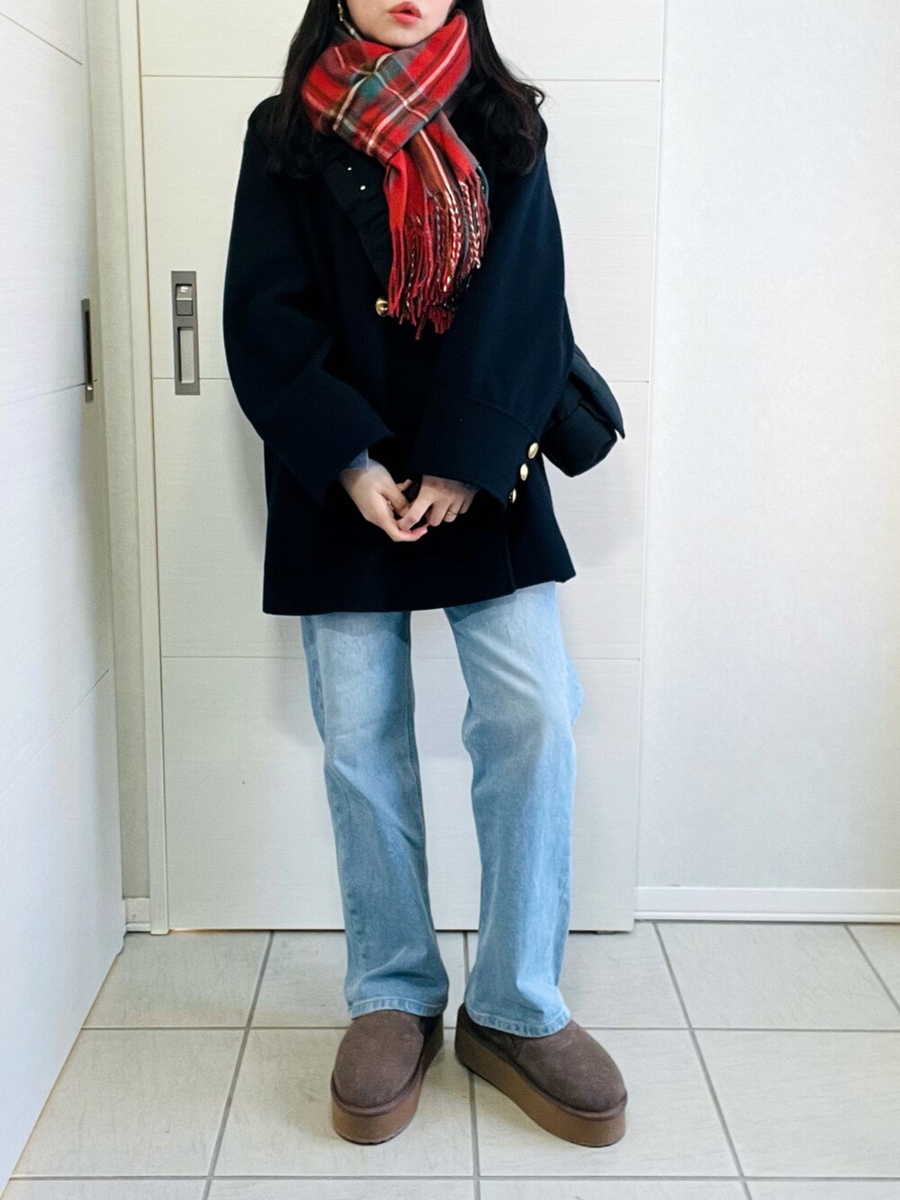 「冬ファッション、冬服、きれいめカジュアル、シンプル、Pコート、オトナ女子、休日スタイル、大人かわいい、低身長コーデ、低身長女子、低身長、冬アウター、オトナカワイイ、マフラー、ムートンブーツ」｜「SHIPSの* 〈手洗い可能〉ウール ライク ジャージー メルトン 2WAY Pコート ◆（ピーコート、ブルー系）」を使った、❁⃘asa❁⃘さん（レディース・150cm）の冬コーディネートの2枚目の写真