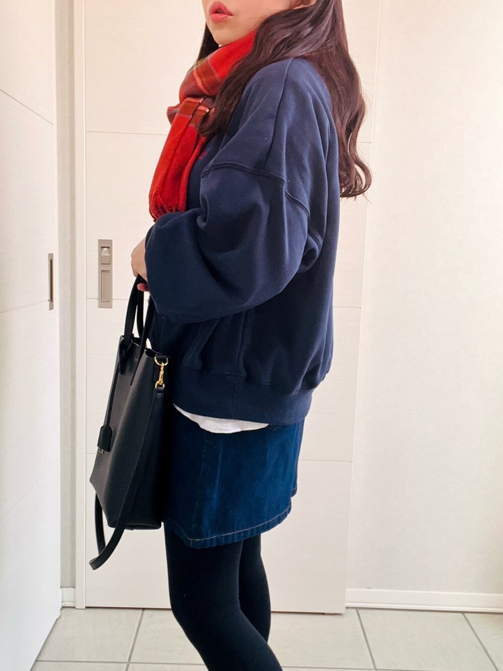 「大人カジュアル、ミニスカート、ハーフジップ、スウェット、秋冬、ネイビー、チェックマフラー、赤、クリスマスに着たい服、オトナカワイイ、低身長、低身長コーデ、低身長女子、カジュアルコーデ、ローファー」|「shetilaの裏起毛ハーフジップスウェット(スウェット、ブルー系)」を使った、❁⃘asa❁⃘さん(レディース・150cm)の冬コーディネートの3枚目の写真