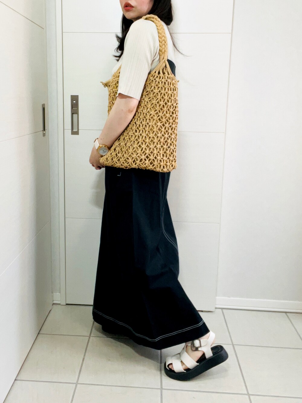 「休日コーデ、オトナ女子、ゆったりコーデ、モノトーンコーデ、オトナカジュアル、低身長、低身長コーデ、低身長女子、夏コーデ、クリスプ、Crisp、crisp_style、モノトーン、シンプルスタイル、ワークエプロン」｜「Crispのワークエプロンキャミワンピース（ワンピース、ブラック系）」を使った、❁⃘asa❁⃘さん（レディース・150cm）の夏コーディネートの5枚目の写真