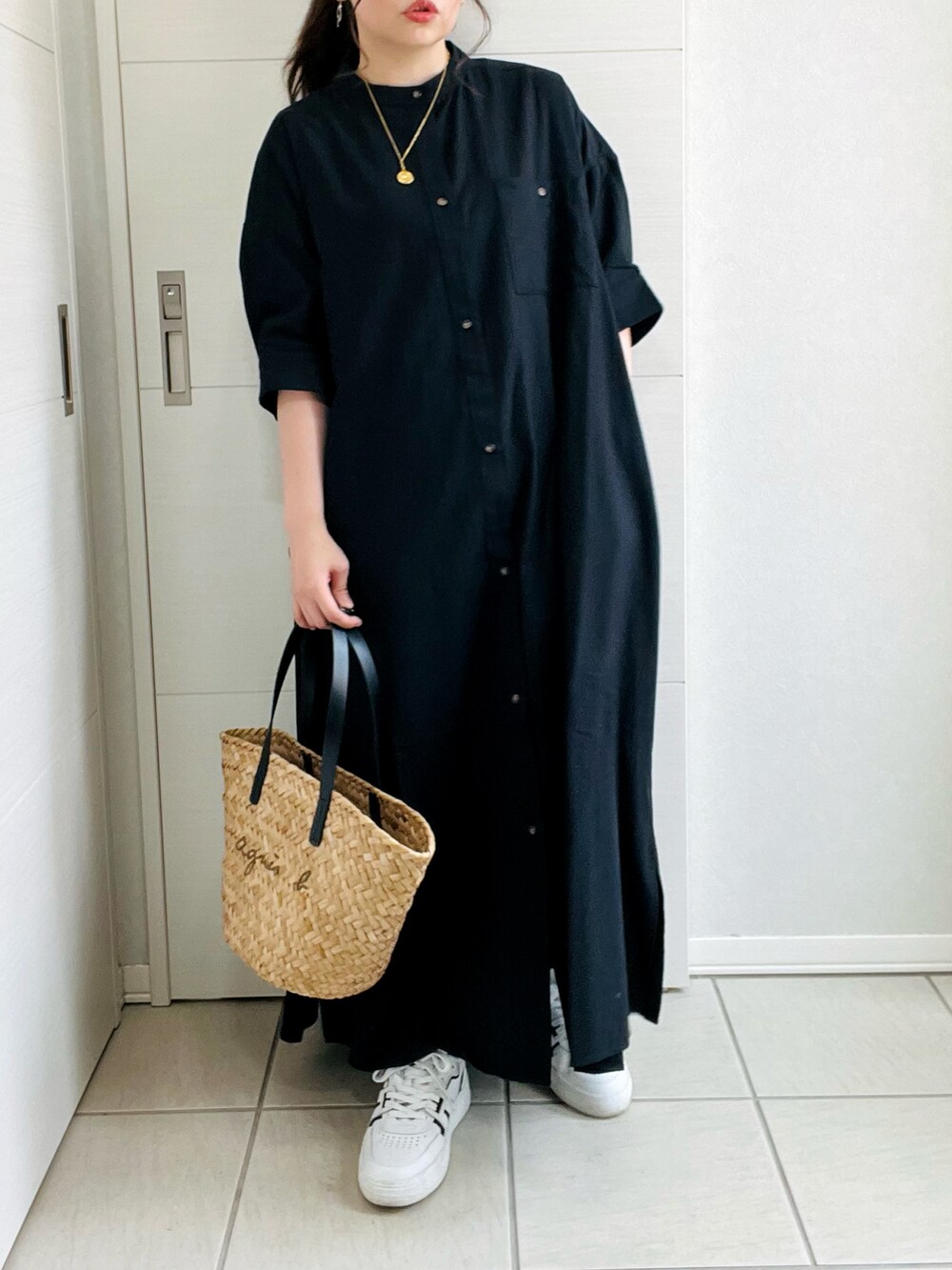 「アツいコーデ全部見せ、カジュアルコーデ、シンプル、夏コーデ、オトナカワイイ、ワンピーススタイル、低身長女子、低身長コーデ、低身長、オトナカジュアル、初秋コーデ、クリスプ、Crisp、Crispコーデ、crisp_style」｜「Crispのバンドカラーシャツワンピース[c2R3250]（シャツワンピース、ブラック系）」を使った、❁⃘asa❁⃘さん（レディース・150cm）の夏コーディネートの5枚目の写真