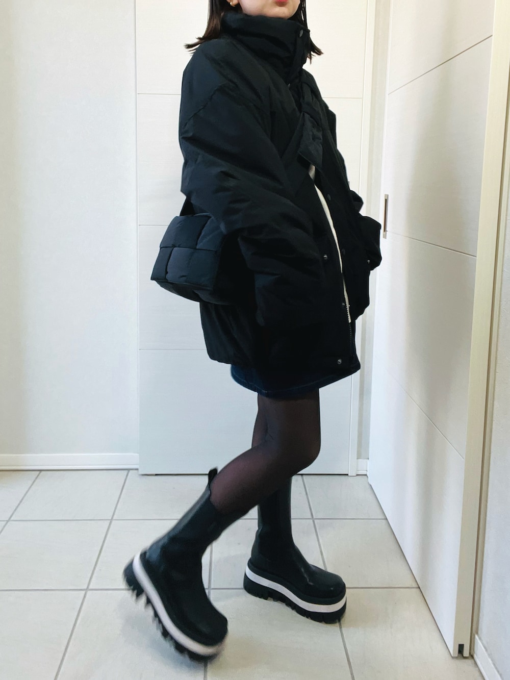 「冬コーデ、クリスマスに着たい服、マイベストコーデ2024、カジュアルスタイル、オトナ女子、デニムスカート、ミドルブーツ、モンスターパーカー、モンスターコート、tiptop_pocket、tipコーデ、tiptop、低身長、低身長コーデ、低身長女子」|「tiptopの【ZOZO限定アイテム】モンスタースタンドブルゾン(ブルゾン、ブラック系)」を使った、❁⃘asa❁⃘さん(レディース・150cm)の冬コーディネートの3枚目の写真