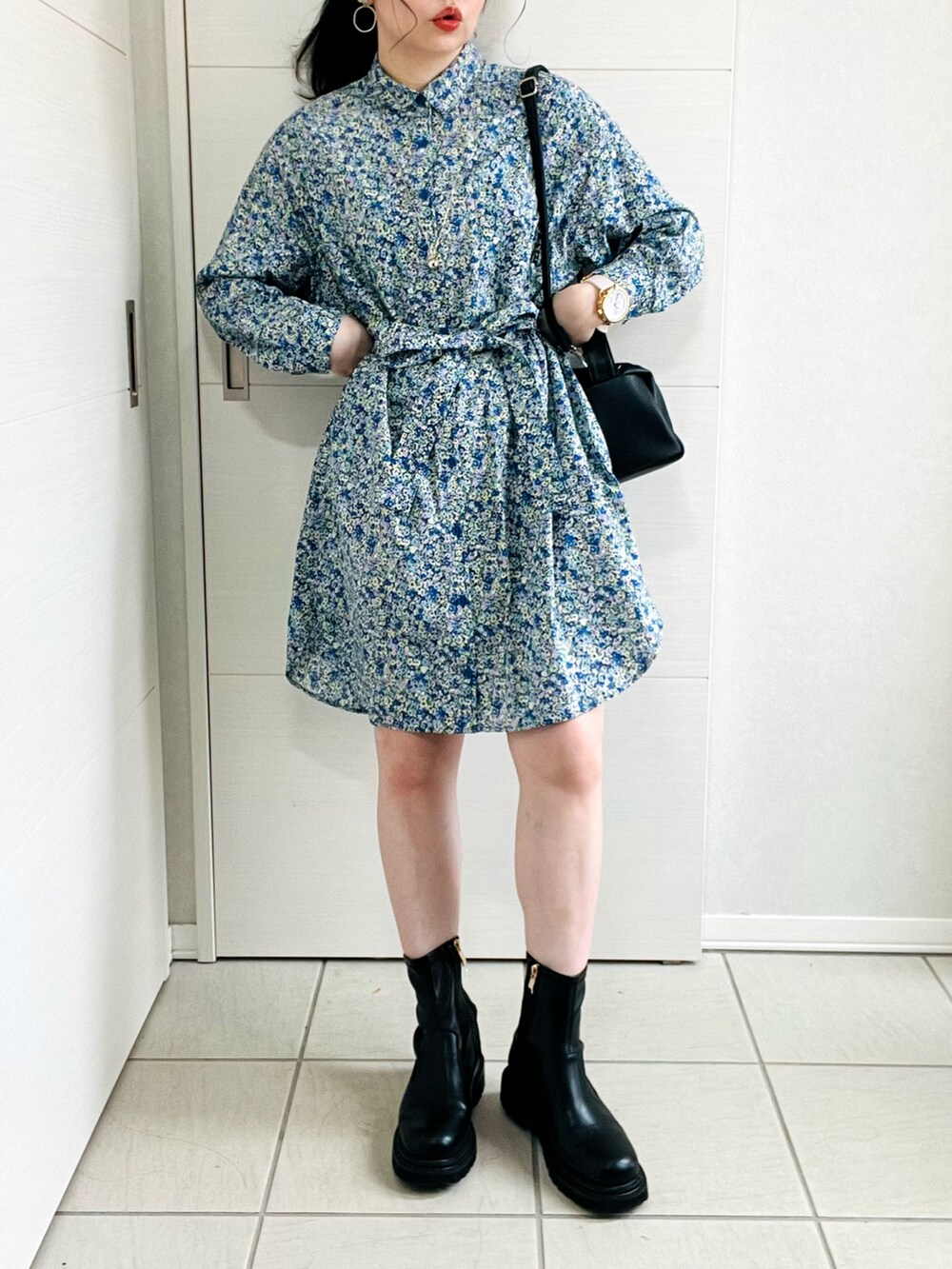 「大人可愛い、オトナカジュアル、きれいめカジュアル、低身長コーデ、低身長女子、低身長、To b. by agnes b.、トゥービーバイアニエスベー、大人コーデ、フラワー柄、花柄、フェミニン、シャツワンピース、ワンピースコーデ、春コーデ」｜「To b. by agnes b.のWEB限定 WT62 DRESS ブルーミングフラワードレスミニ（シャツワンピース、ブルー系）」を使った、❁⃘asa❁⃘さん（レディース・150cm）の春コーディネートの2枚目の写真