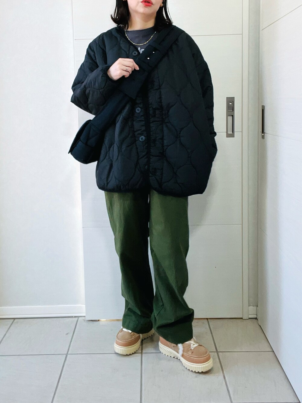 「クリスマスに着たい服、最近のいい感じコーデ、休日スタイル、キルティングジャケット、ブーツスタイル、ベイカーパンツ、スノーブーツ、Fizz、fizz_zozotown、フィズ、低身長、低身長コーデ、低身長女子」｜「Fizzの【Fizz/フィズ】　ウェーブキルトノーカラージャケット（ノーカラージャケット、ブラック系）」を使った、❁⃘asa❁⃘さん（レディース・150cm）の冬コーディネートの4枚目の写真