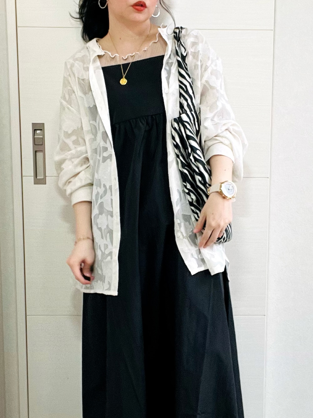 「春服コーデ、大人女子、カジュアル、きれいめカジュアル、ワンピースコーデ、アンジーヴィンテージ、ANGIE VINTAGE、Angie、キャミワンピース、プチプラコーデ、ローファー、低身長、低身長コーデ、低身長女子、キャミワンピ」｜「tiptopのシアージャガードバンドカラーシャツ（シャツ/ブラウス、ホワイト系）」を使った、❁⃘asa❁⃘さん（レディース・150cm）の春コーディネートの2枚目の写真