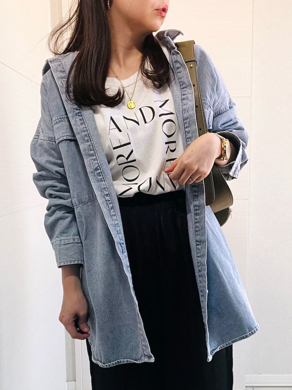 「オトナカジュアル、休日スタイル、楽チンコーデ、オトナ女子、初秋コーデ、reca、recaコーデ、レカ(reca)、イージーパンツ、サテンパンツ、低身長、低身長コーデ、低身長女子、プチプラ、秋」|「tiptopのデニムBIGシャツジャケット(シャツ/ブラウス、ブルー系)」を使った、❁⃘asa❁⃘さん(レディース・150cm)の夏コーディネートの2枚目の写真