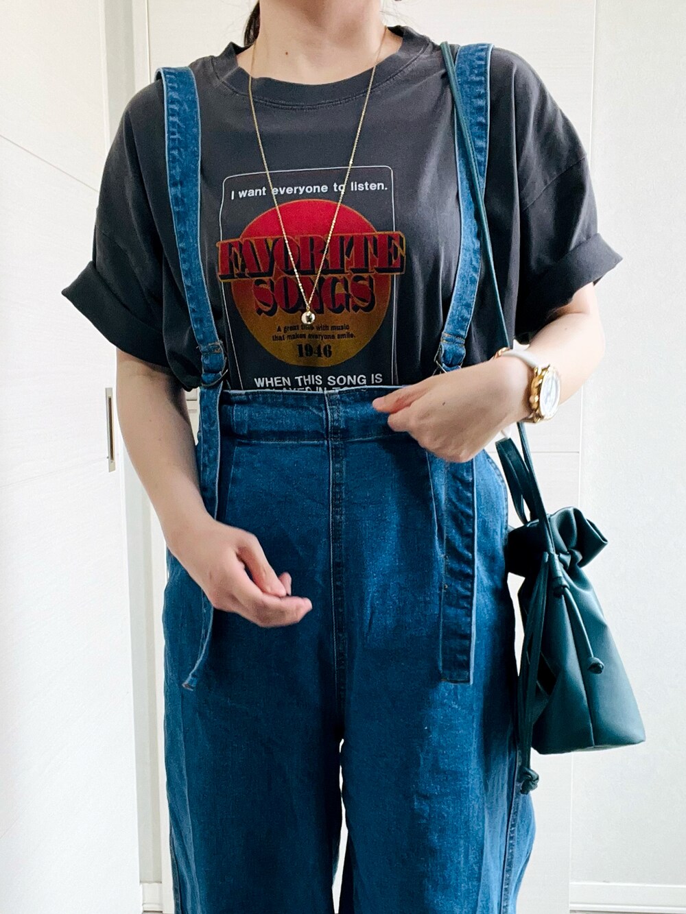 「プチプラ、低身長、低身長コーデ、低身長女子、夏ファッション、オトナカジュアル、オトナ女子、大人カジュアル、tiptop、tiptop_pocket、tipコーデ、サスペンダーパンツ、シンプル、カジュアルコーデ、夏コーデ」｜「tiptopのピグメントツアーロゴBIGTシャツ（Tシャツ/カットソー、ブラック系）」を使った、❁⃘asa❁⃘さん（レディース・150cm）の夏コーディネートの2枚目の写真