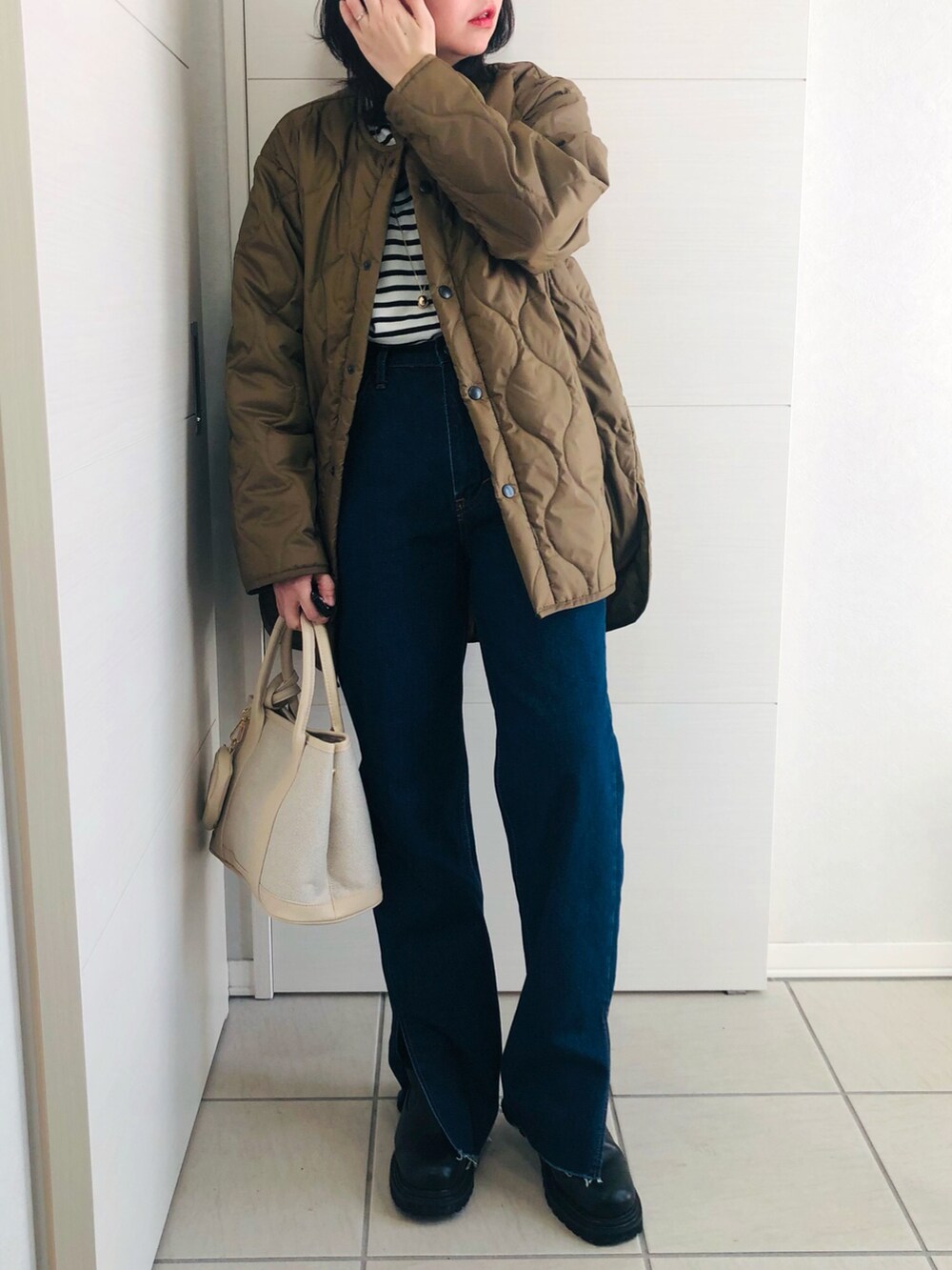 「大人カジュアル、オトナ女子、アーバンリサーチロッソ、URBAN RESEARCH ROSSO、私の推しブランド、デニム、低身長、低身長コーデ、低身長女子、ロデスコ、RODE SKO、ボーダー、キルティングジャケット、キャンバストート、大人コーデ」|「URBAN RESEARCH ROSSOの【別注】Lee×ROSSO SUSPENDER DENIM PANTS(デニムパンツ、ブルー系)」を使った、❁⃘asa❁⃘さん(レディース・150cm)の冬コーディネートの2枚目の写真
