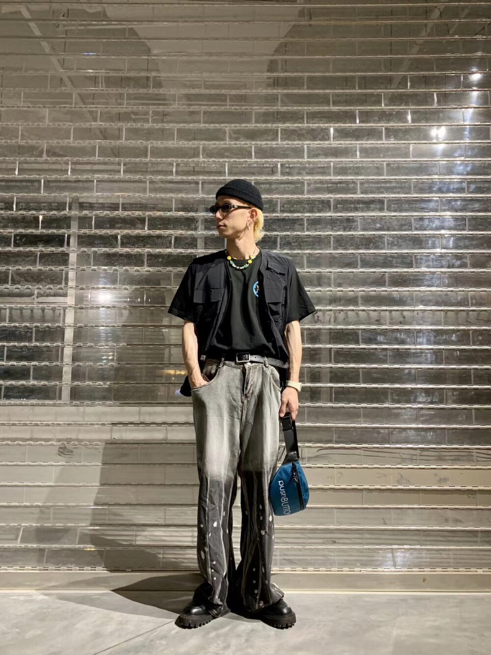 「ootd」｜「MAVENのアイテム（トップス、ブラック系）」を使った、秦然さん（メンズ・175cm）の夏コーディネートの2枚目の写真
