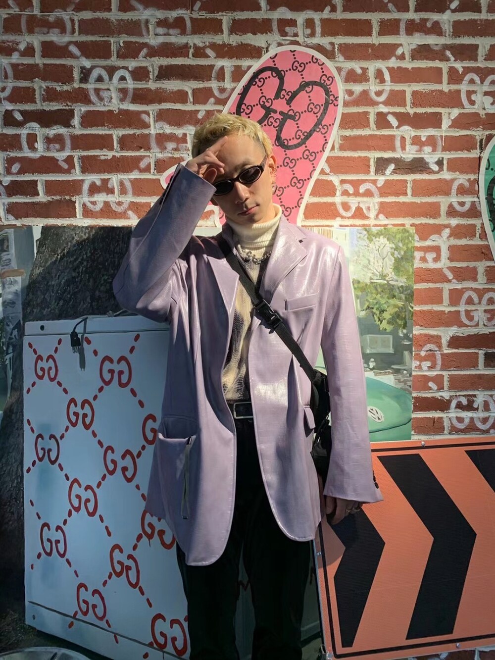 「ootd」｜「pushBUTTONのアイテム（ジャケット/アウター、パープル系）」を使った、秦然さん（メンズ・175cm）の春コーディネートの5枚目の写真