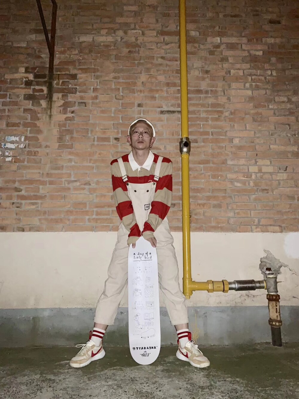 「ootd」｜「STUSSYのアイテム（トップス、レッド系）」を使った、秦然さん（メンズ・175cm）の春コーディネートの3枚目の写真