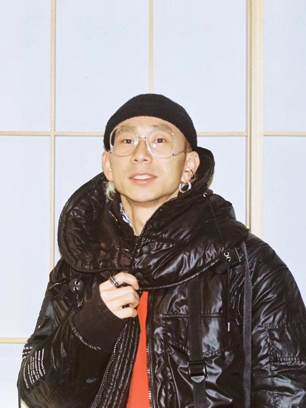 「ootd」｜「pushBUTTONのアイテム（ジャケット/アウター、ブルー系）」を使った、秦然さん（メンズ・175cm）の春コーディネートの5枚目の写真