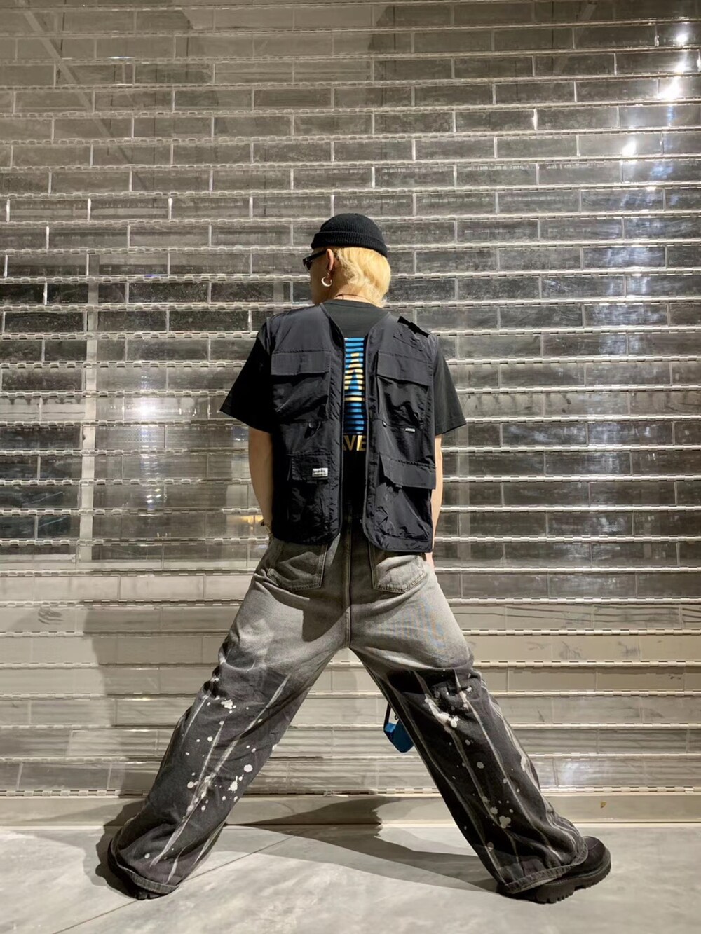 「ootd」｜「MAVENのアイテム（トップス、ブラック系）」を使った、秦然さん（メンズ・175cm）の夏コーディネートの3枚目の写真