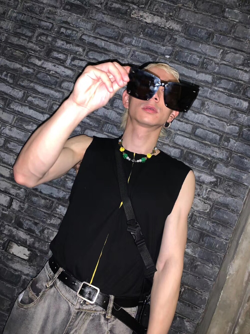「ootd」｜「ADER errorのアイテム（バッグ、ブラック系）」を使った、秦然さん（メンズ・175cm）の夏コーディネートの3枚目の写真