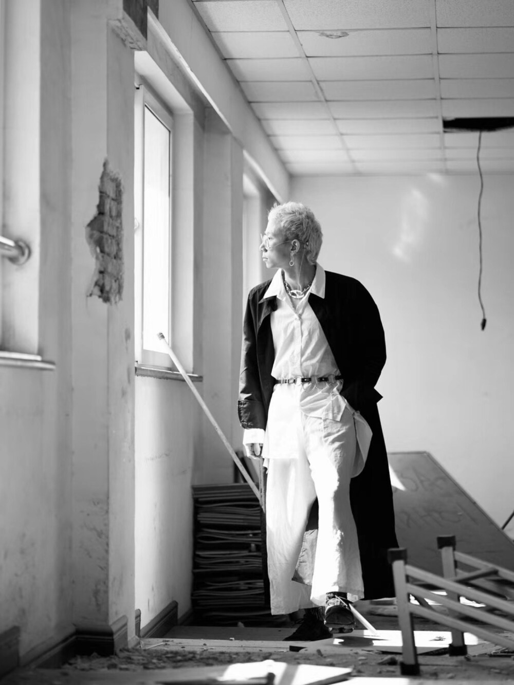 「ootd」｜「Yohji Yamamotoのアイテム（トップス、ブラック系）」を使った、秦然さん（メンズ・175cm）の春コーディネートの4枚目の写真