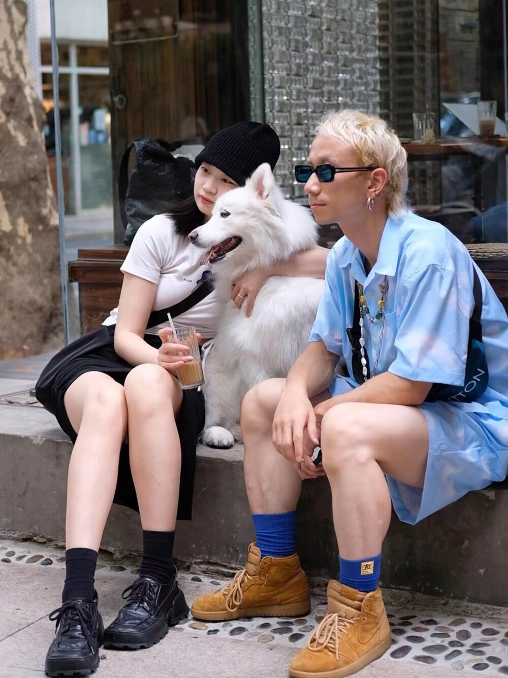 「ootd」｜「pushBUTTONのアイテム（バッグ、ブルー系）」を使った、秦然さん（メンズ・175cm）の冬コーディネートの3枚目の写真