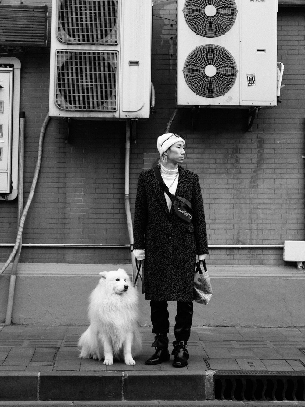 「ootd」｜「pushBUTTONのアイテム（バッグ、ブルー系）」を使った、秦然さん（メンズ・175cm）の冬コーディネートの4枚目の写真