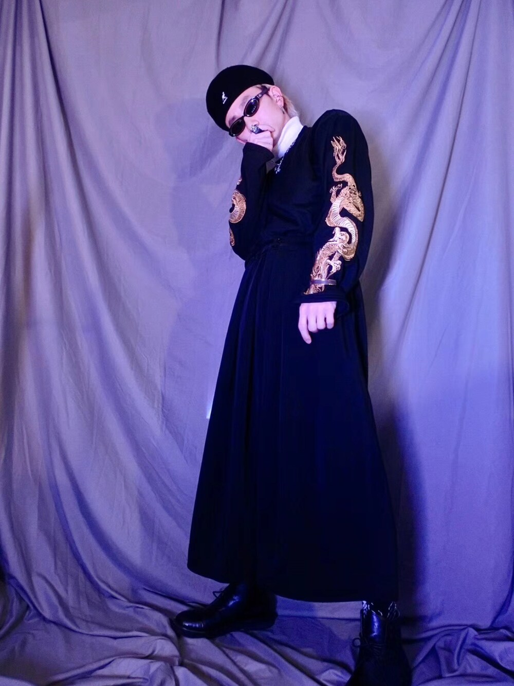 「ootd」｜「Yohji Yamamotoのアイテム（トップス、ブラック系）」を使った、秦然さん（メンズ・175cm）の春コーディネートの2枚目の写真