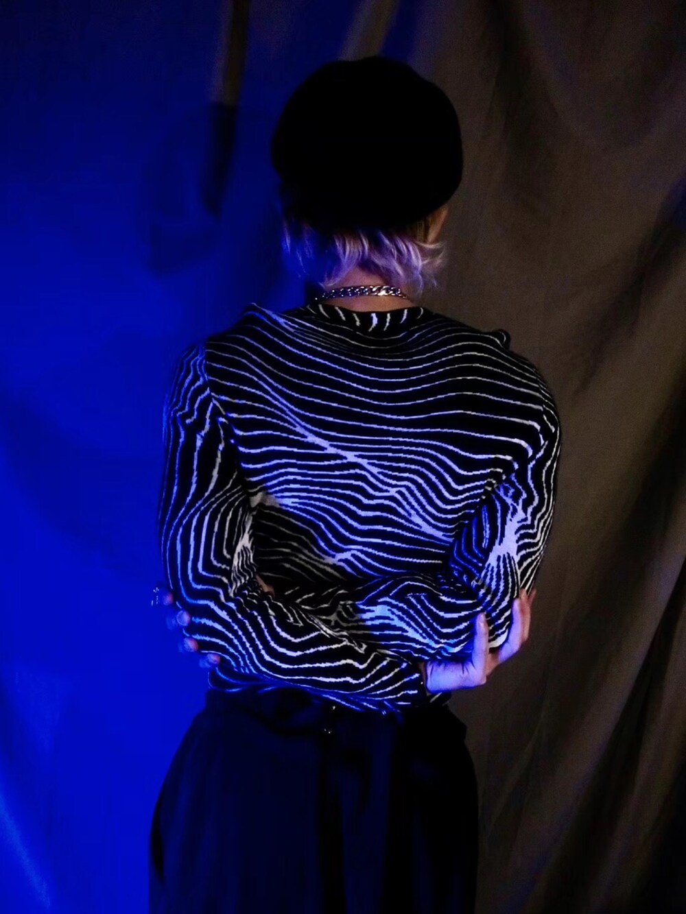 「ootd」｜「11 by Boris Bidjan Saberi のアイテム（トップス、ブラック系）」を使った、秦然さん（メンズ・175cm）の春コーディネートの4枚目の写真