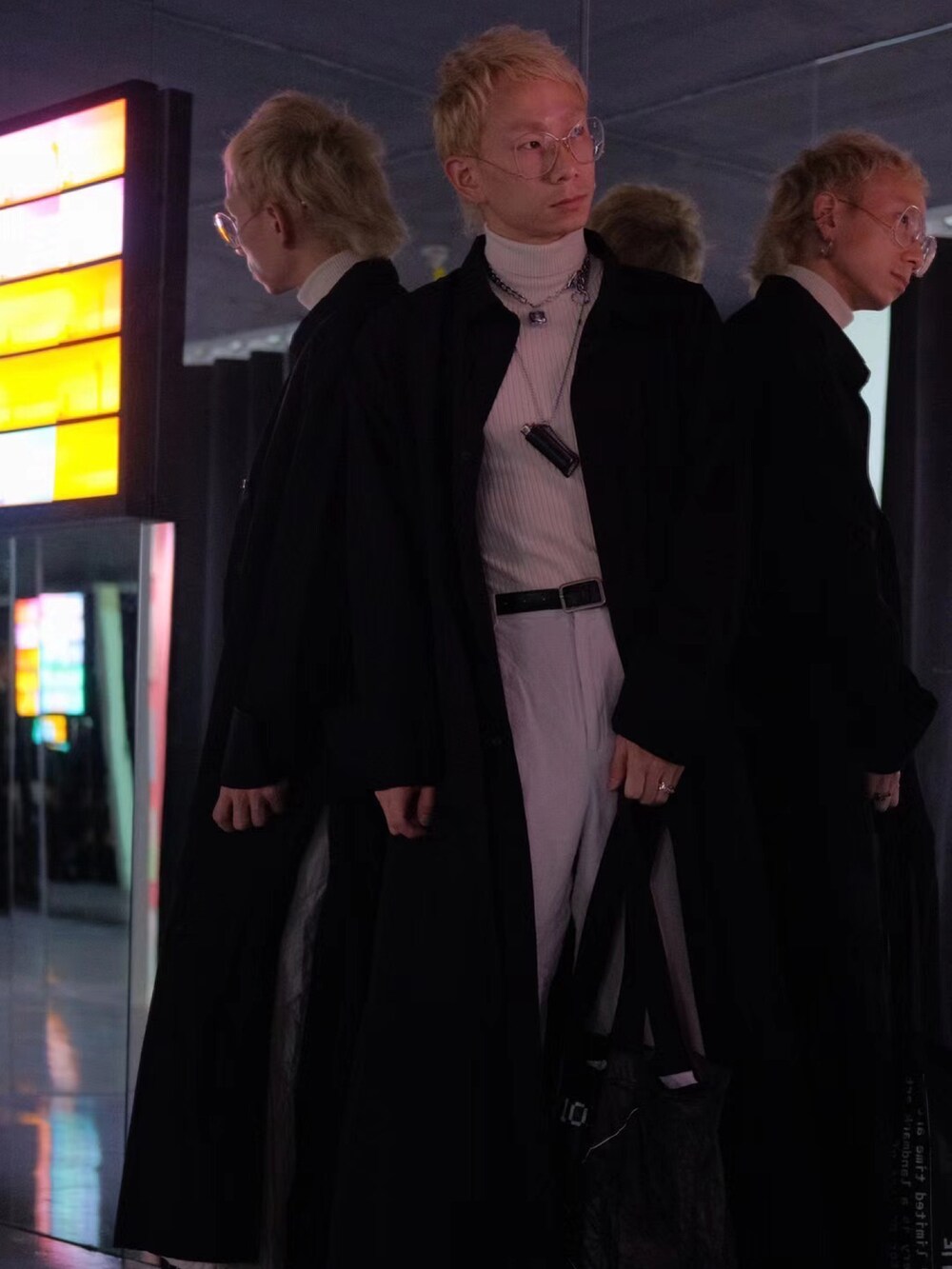 「ootd」｜「Yohji Yamamotoのアイテム（トップス、ブラック系）」を使った、秦然さん（メンズ・175cm）の春コーディネートの3枚目の写真